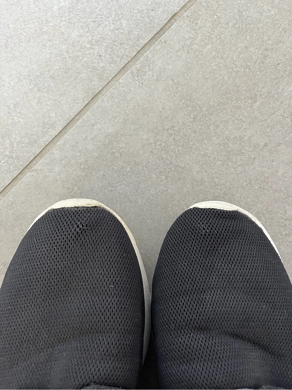 Nike Roshe Lightweight Sneakers - Picture 9 of 9